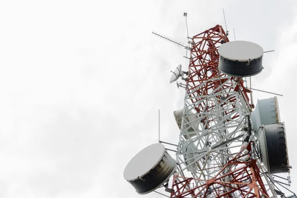 Torre de comunicações — Fotografia de Stock