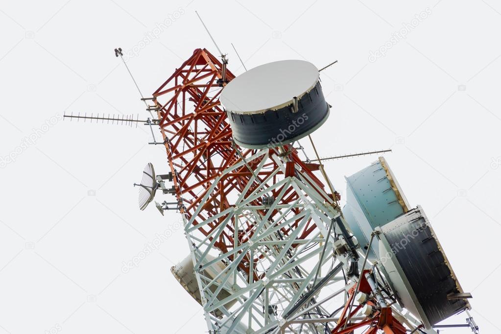 Communications tower diagonal corner
