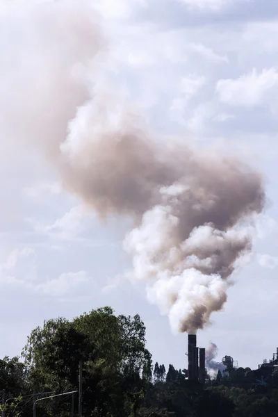 Дым фабрики — стоковое фото