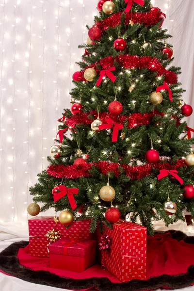 Christmas packages under the tree — Stock Photo, Image