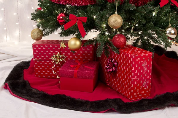 Christmas packages under the tree — Stock Photo, Image