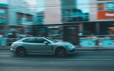 Geceleyin tören, Macaristan