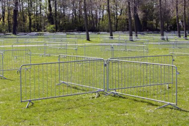 Metal güvenlik bariyerleri