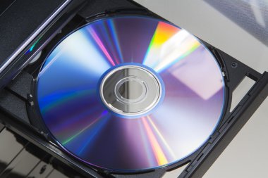 Bir masaüstü bilgisayar Player'da disk