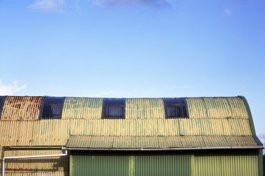 Oluklu demir baraka,