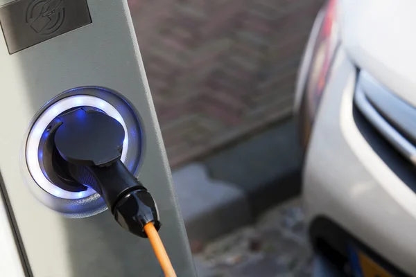 Electric car charging — Stock Photo, Image