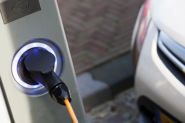 Elektrikli araba şarj