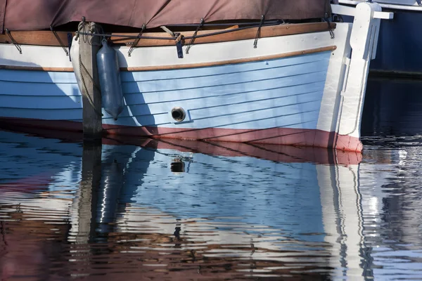 Boat reflections — Stock Photo, Image