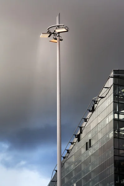 Poste de lâmpada urbana — Fotografia de Stock