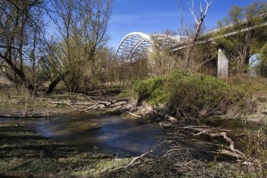 Köprünün altında Nature