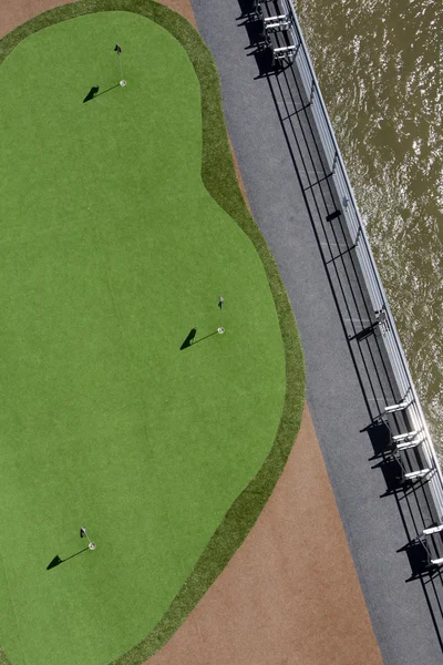 Vista aérea de un putting green en una cubierta de un crucero —  Fotos de Stock