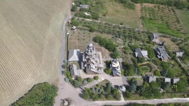 乌克兰。斯维亚托戈尔斯克修道院木制斜井的圆形视图. — 图库视频影像
