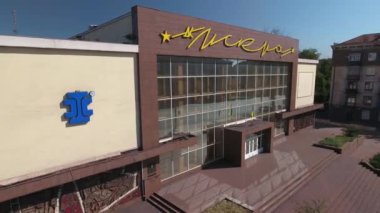 Mariupol, Ukrayna - 17 Eylül 2021: Nikopolsky 'de Iskra Kültür Sarayı 145 B beklentisi