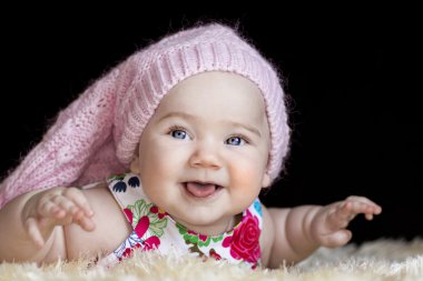 Yakışıklı kaputun mutlu bebek