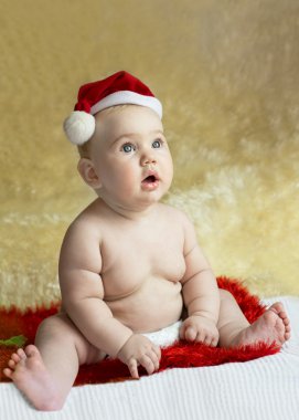 Kırmızı başlık mutlu bebek