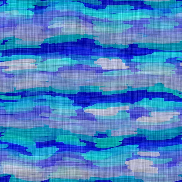 Kék foltos örvény hullám rusztikus vászon textúra háttér. Nyári strand stílusú csík otthoni dekoráció szövet. Festett hullámos tengerparti élő textil hatás. Kiváló minőségű jpg zökkenőmentes minta swatch. — Stock Fotó