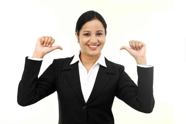 开朗的业务女人竖起大拇指上孤立白 — 图库照片