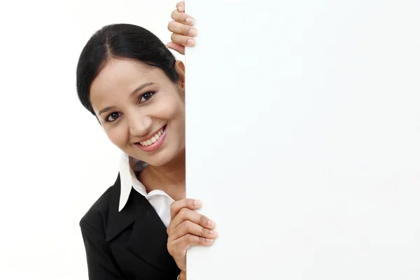 Happy business woman showing blank signboard — Stock Photo, Image