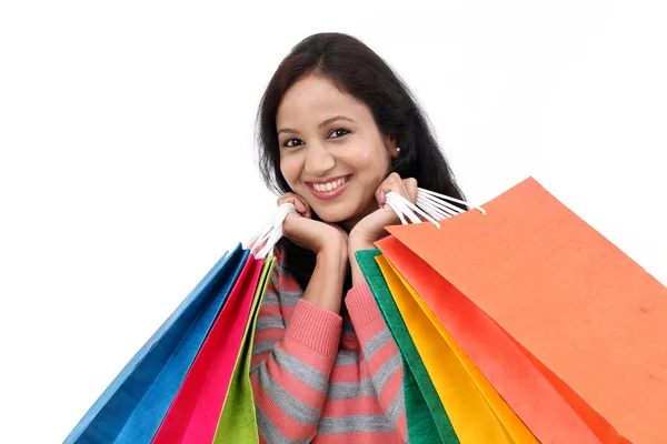 Joven feliz mujer sonriente con bolsas de compras — Foto de Stock