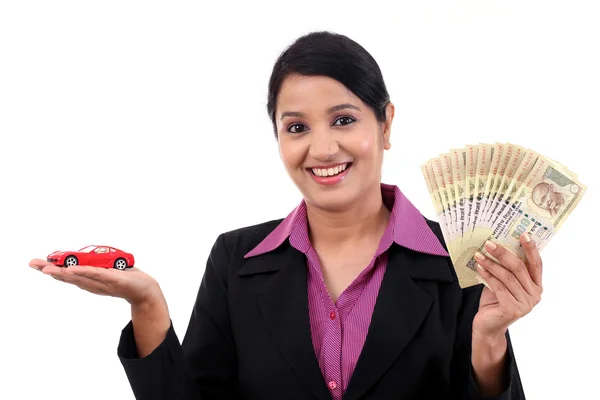 Mulher de negócios alegre com dinheiro e carro de brinquedo — Fotografia de Stock