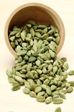 Kakule bakla bir ahşap kase