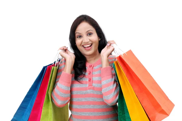 Joven feliz mujer sonriente con bolsas de compras — Foto de Stock