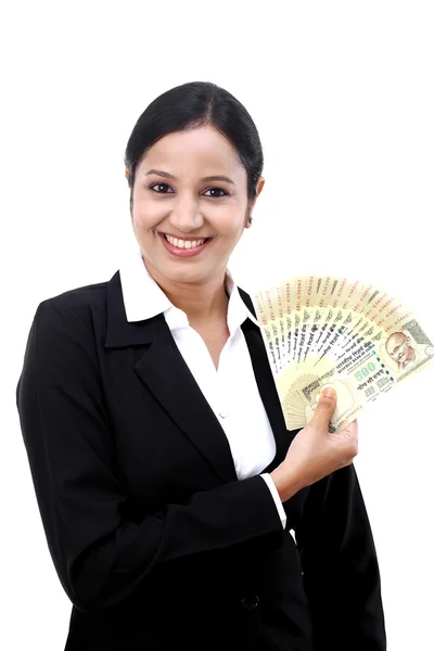 Jonge zakenvrouw houden Indiase bankbiljetten — Stockfoto