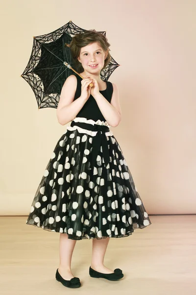 Piękne dziewczynki z parasolem — Zdjęcie stockowe