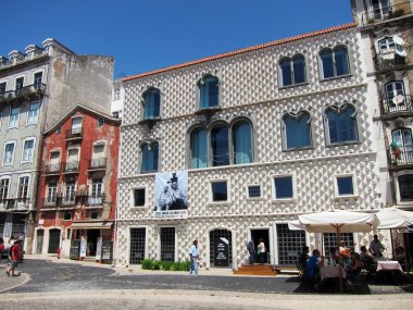 onun tipik evleri ile eski Lizbon