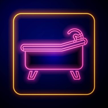 Parlayan neon küvet simgesi siyah arkaplanda izole edildi. Vektör