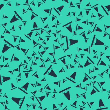 Siyah Cadı şapkası simgesi yeşil arka planda kusursuz desen izole etti. Mutlu Cadılar Bayramı Partisi. Vektör