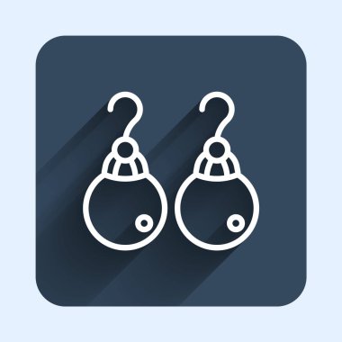 Beyaz çizgili Küpe simgesi uzun gölge arkaplanı ile izole edilmiş. Mücevher aksesuarları. Mavi kare düğme. Vektör