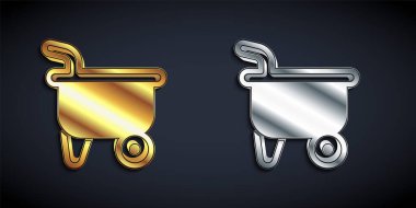 Siyah arkaplanda altın ve gümüş el arabası simgesi var. Alet edevat. Tarım arabası tekerlek çiftliği. Uzun gölge tarzı. Vektör