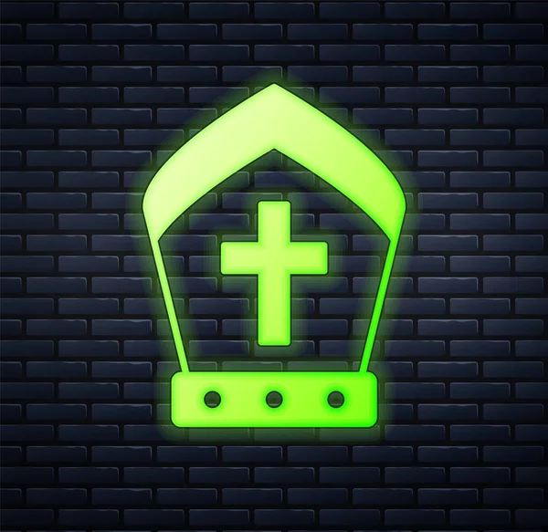 Świecący neon Papieski kapelusz ikona odizolowany na ceglanym tle ściany. Chrześcijański znak kapelusza. Wektor — Wektor stockowy