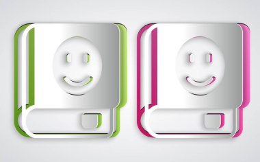 Kağıt kesiği Kitap simgesi gri arkaplanda izole edildi. Kağıt sanatı tarzı. Vektör