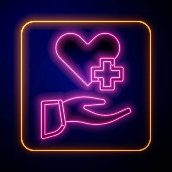 Świecące neonowe serce z ikoną krzyża na czarnym tle. Pierwsza pomoc. Znak opieki zdrowotnej, medycznej i apteki. Wektor — Wektor stockowy