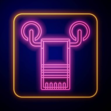 Askı simgesinde parlayan neon havlular siyah arkaplanda izole edildi. Banyo havlusu ikonu. Vektör