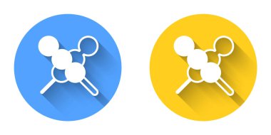 Tahta çubuk ikonunda uzun gölgeli beyaz köfteler. Etli şiş. Çember düğmesi. Vektör