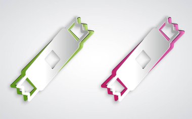 Kağıt kesiği şeker paket simgesi gri arkaplanda izole edilmiş. Kahve, tuz, baharat gibi toplu gıda ürünleri için ayrı ayrı paketler. Kağıt sanatı tarzı. Vektör