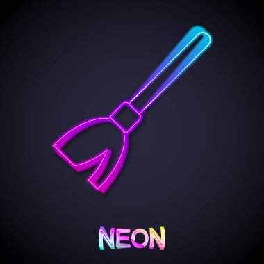 Parlayan neon hattı süpürge sapı simgesi siyah arkaplanda izole edildi. Temizlik hizmeti konsepti. Vektör