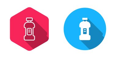 Çamaşır deterjanı, çamaşır suyu, bulaşık deterjanı ya da uzun gölgeli bir temizlik ikonu için plastik şişe doldurulmuş ve ana hatları çizilmiş. Vektör.