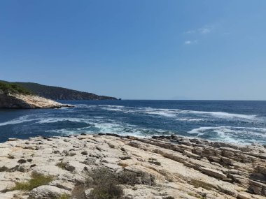 Yunanistan, Aliki, güzel dalgalar, deniz kenarındaki kayalar