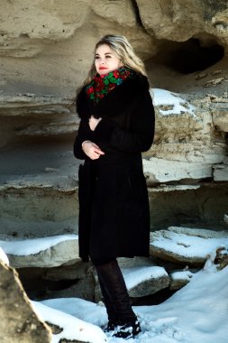 Kış Noel fotoğraf güzel kız parkta ateş