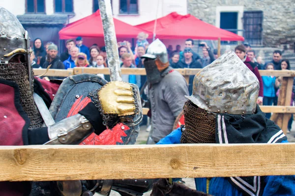 Potyczki bitwy festiwal kultury średniowiecza Outpost 2016 w Kamjanca-Podolskiego — Zdjęcie stockowe