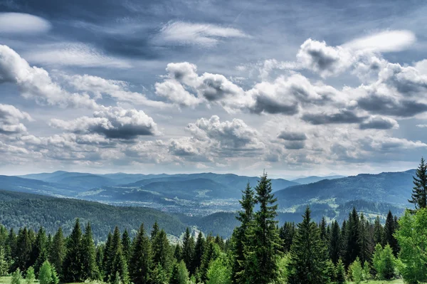 HDR Gösterim sırasında yokuş yukarı Makovytsya Ukrayna — Stok fotoğraf