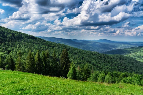 HDR переглядів під час гору Makovytsya України — стокове фото