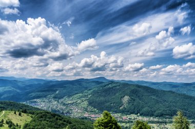 HDR Gösterim sırasında yokuş yukarı Makovytsya Ukrayna
