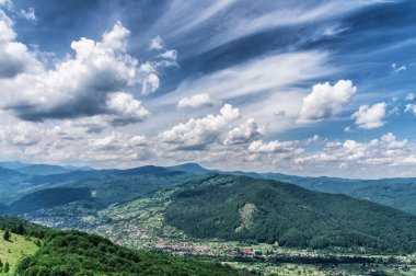 HDR Gösterim sırasında yokuş yukarı Makovytsya Ukrayna