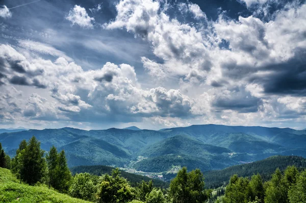 HDR Gösterim sırasında yokuş yukarı Makovytsya Ukrayna