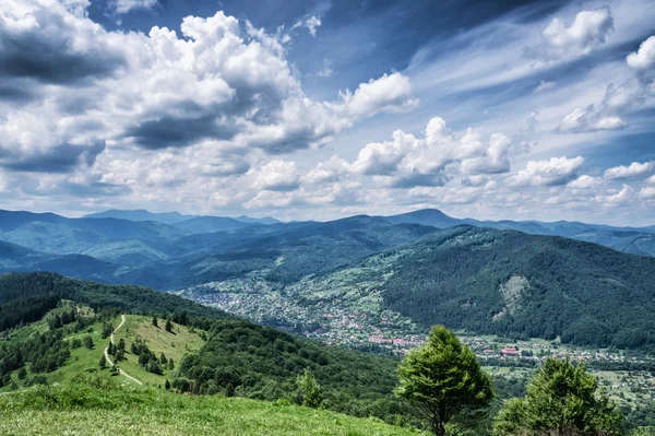 HDR Gösterim sırasında yokuş yukarı Makovytsya Ukrayna